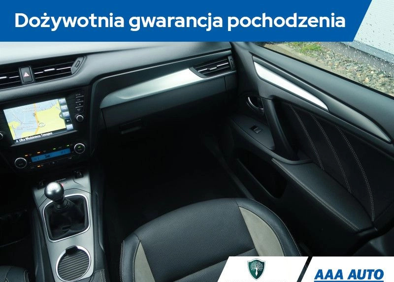 Toyota Avensis cena 63000 przebieg: 133825, rok produkcji 2015 z Piotrków Trybunalski małe 254